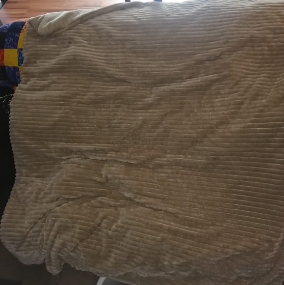 Throw Blanket - Picture 1 of 1